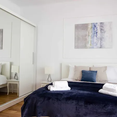 Old Town Krasinski Garden By Bookinghost Apartman *