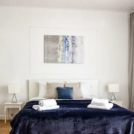 Old Town Krasinski Garden By Bookinghost Apartman *