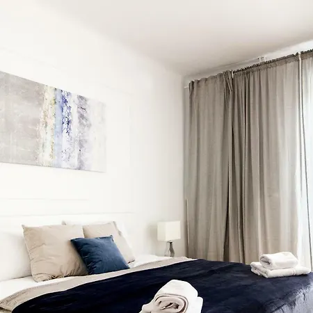 Old Town Krasinski Garden By Bookinghost Warschau