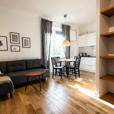 Old Town Krasinski Garden By Bookinghost Warschau