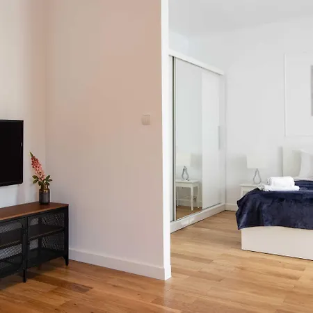 Old Town Krasinski Garden By Bookinghost Varsavia