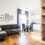 Old Town Krasinski Garden By Bookinghost Apartman *